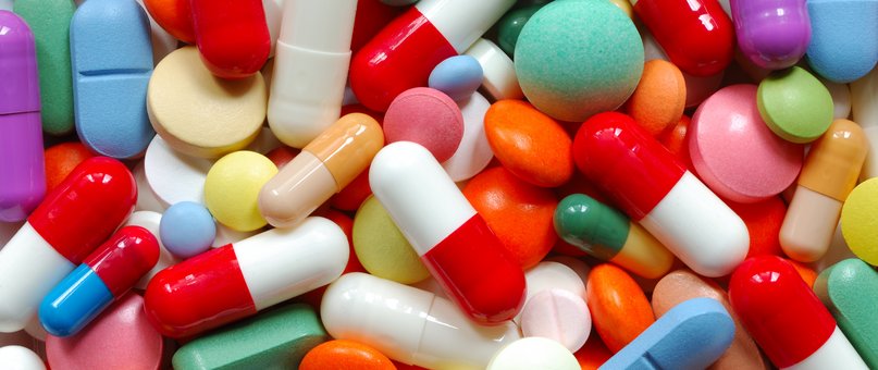 Ein bunter Haufen Medikamente